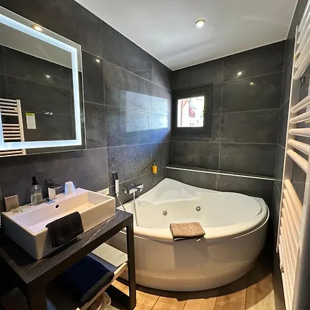 Otel Hotel-chalet Les Melezes